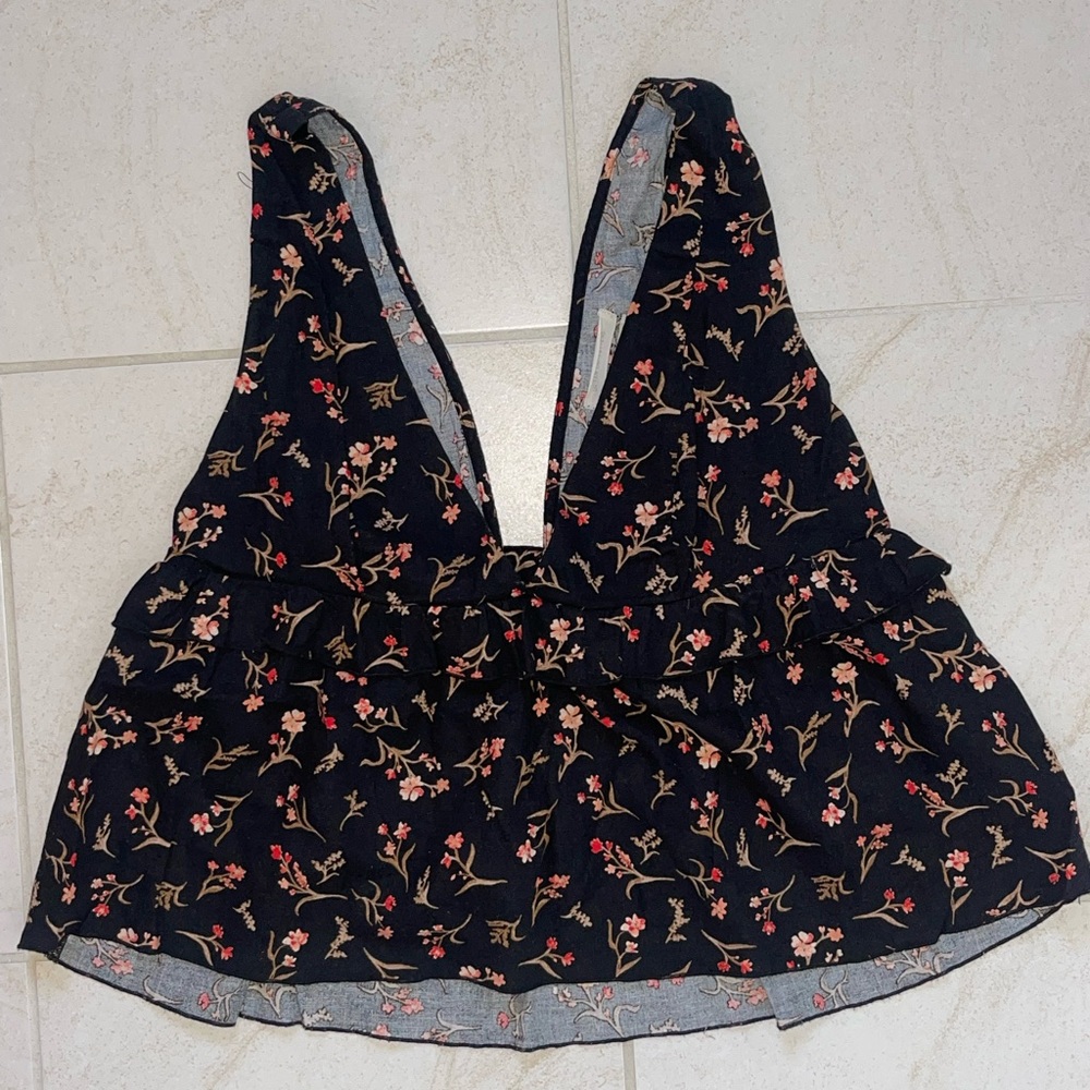 Urban Outfitters Tank top with ruffle detail, great condition, size L